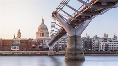 Bridges in London .